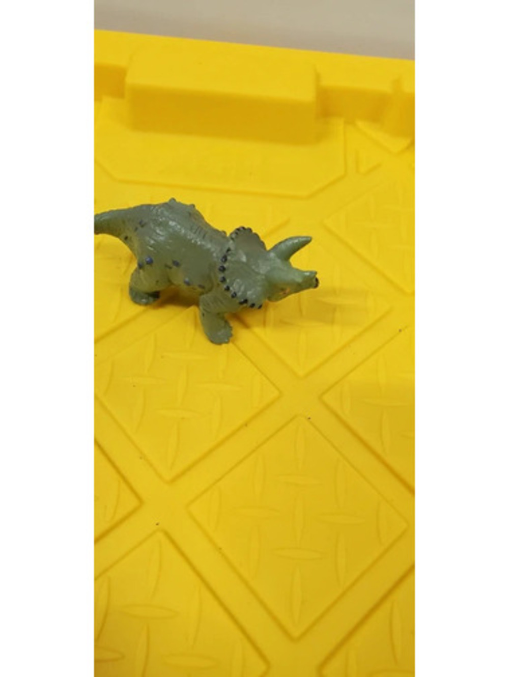 Safari Ltd Triceratops Green Dinosaur Figure Figurine Toy Miniature Model